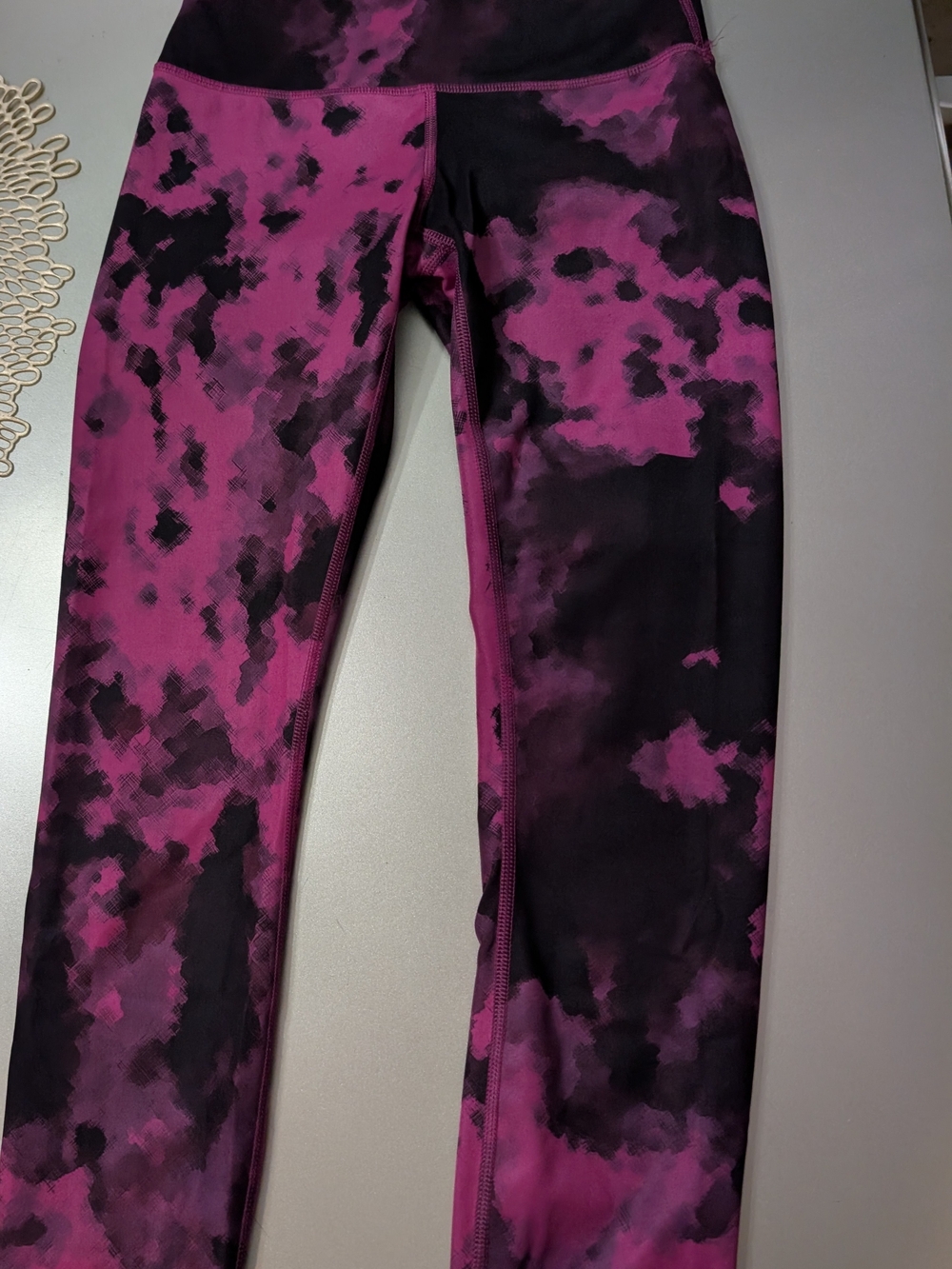 Lululemon Black & Plum Printed High-Rise Leggings Size 4 - Picture 5 of 5